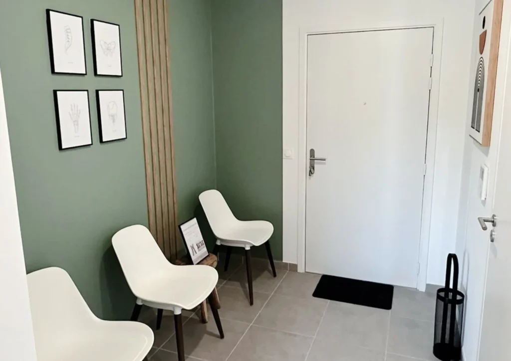 Salle d'attente réalisée par Alula